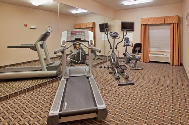 Images Holiday Inn Express & Suites Kansas City-Liberty (Hwy 152) by IHG