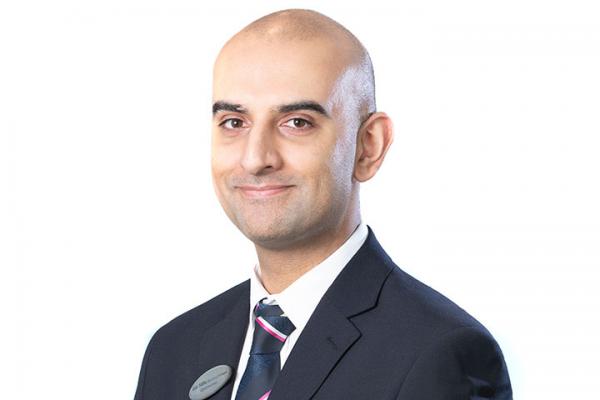 Gus Sidhu, Optometrist Director in our Cottingham store