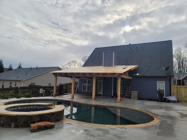 Images NLO Pool and Landscape