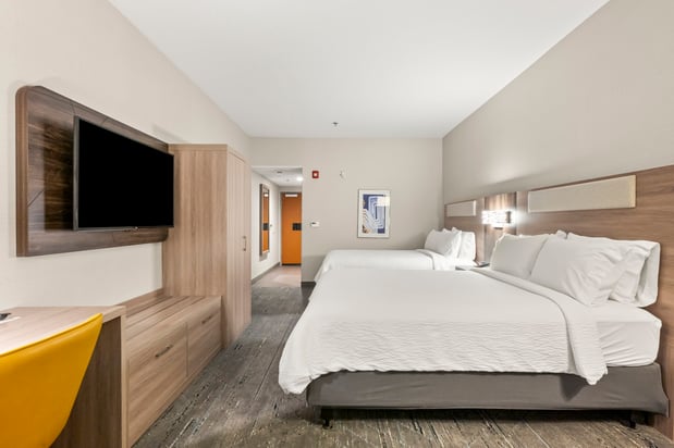 Images Holiday Inn Express & Suites Lincoln-Roseville Area by IHG