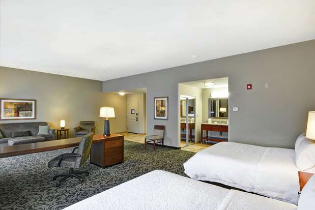 Images Hampton Inn & Suites New Hartford