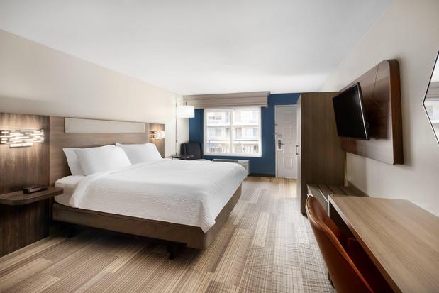 Images Holiday Inn Express Simi Valley by IHG