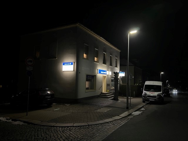 Unsere Agentur bei Nacht.  Licht aus - Spot an!