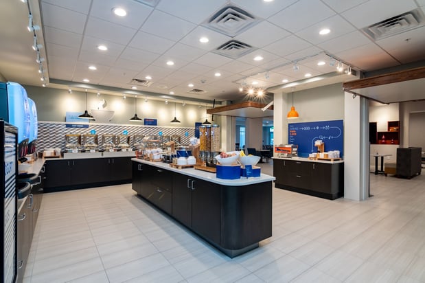 Images Holiday Inn Express & Suites Orlando - Lake Buena Vista by IHG
