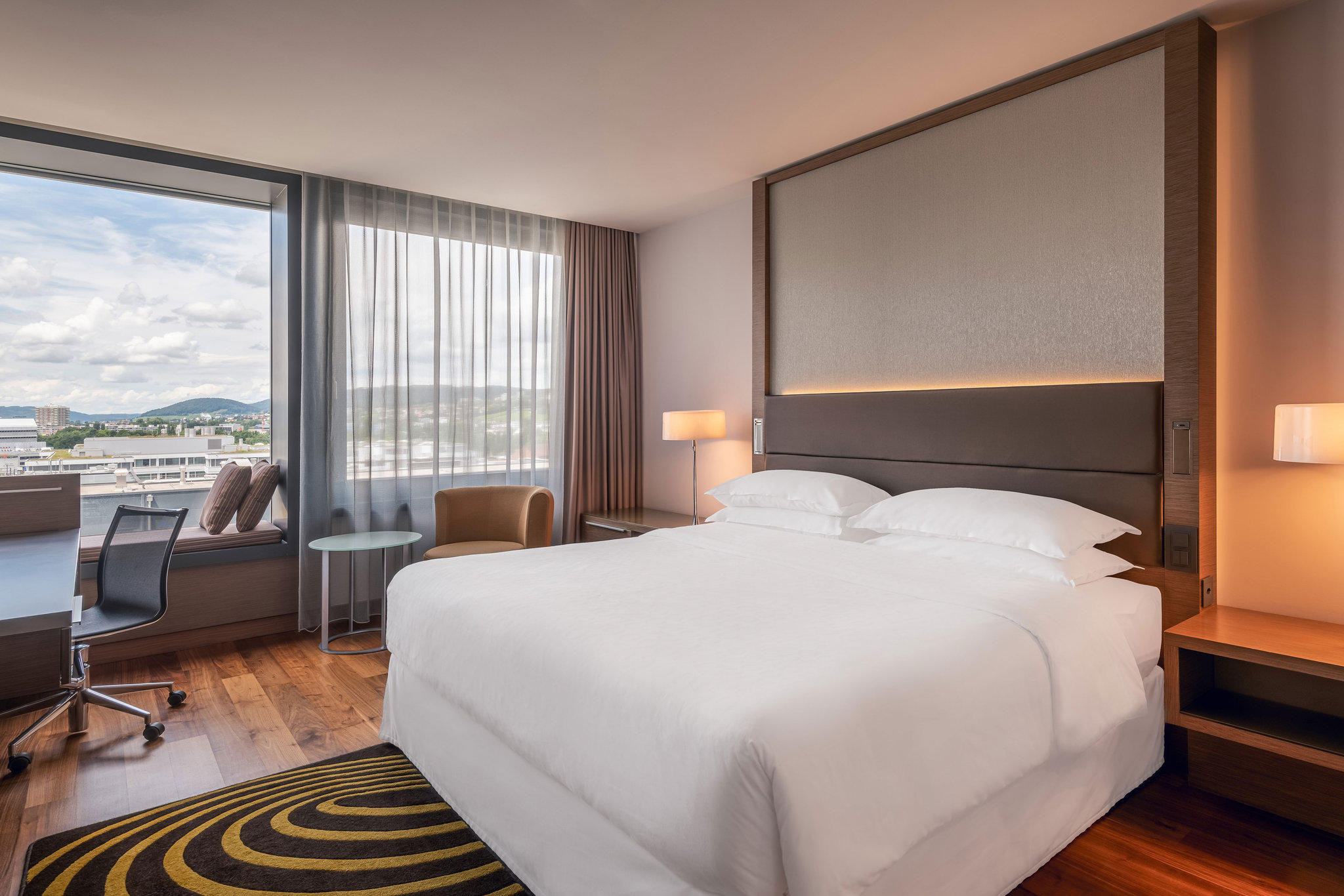 Sheraton Zurich Hotel, Pfingstweidstrasse 100 in Zurich