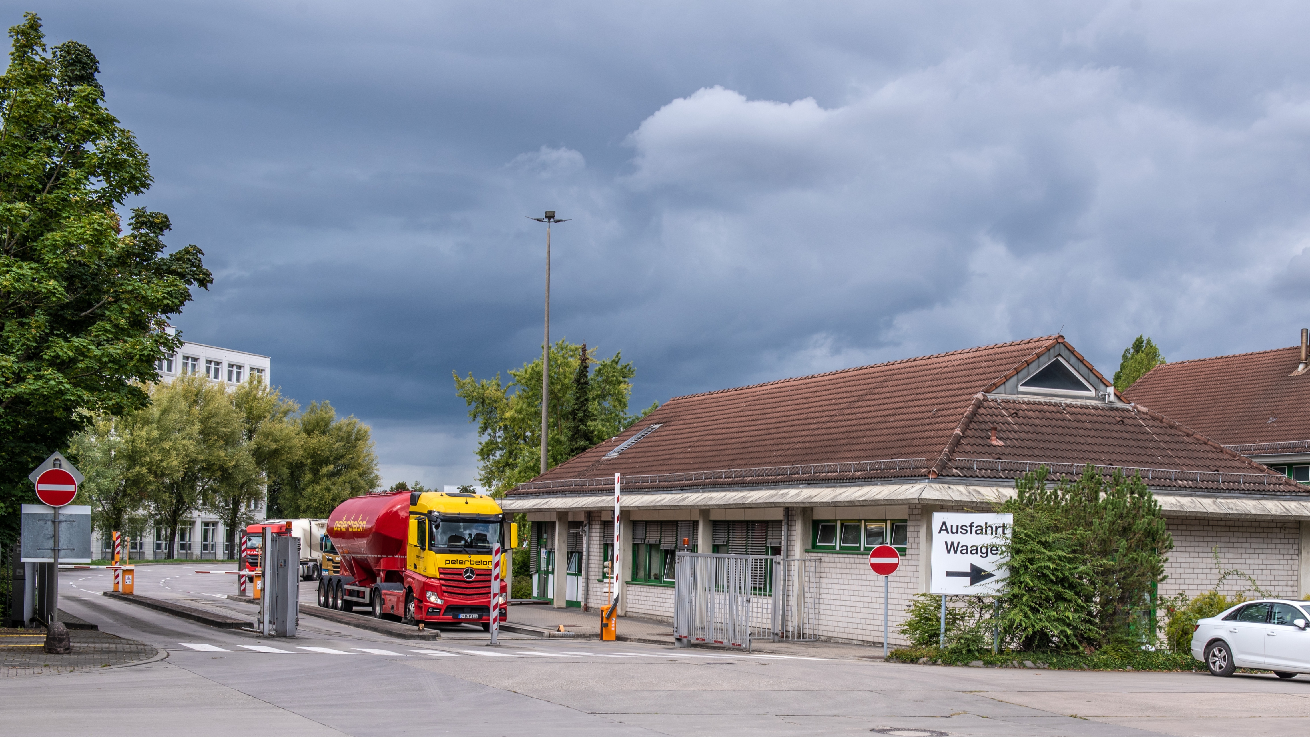 Bild 2 Heidelberg Materials - Werkszufahrt in Leimen