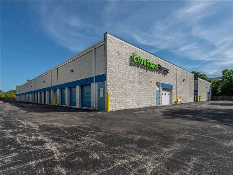 Alternate Beauty Image - Extra Space Storage at 3850 W Devon Ave, Lincolnwood, IL 60712