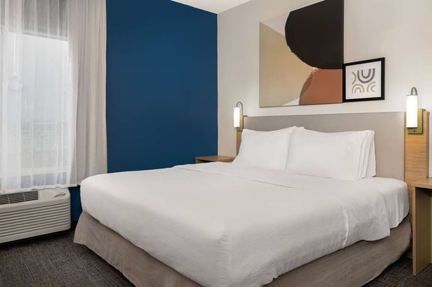 Images Spark by Hilton Evansville East IN