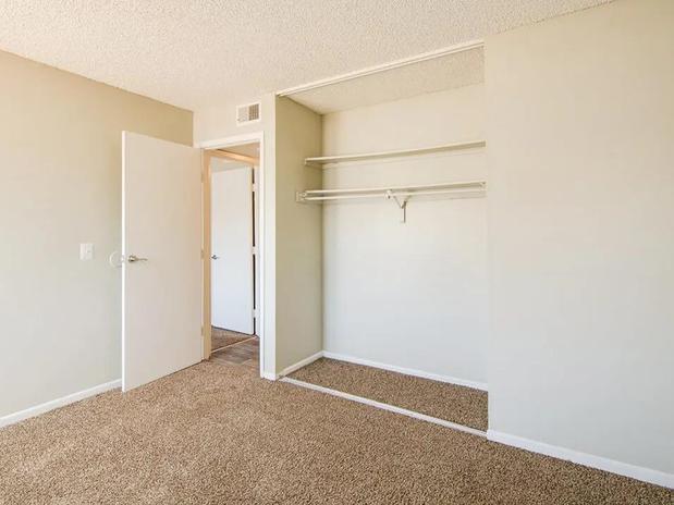 Images Meadow Lark Apartments