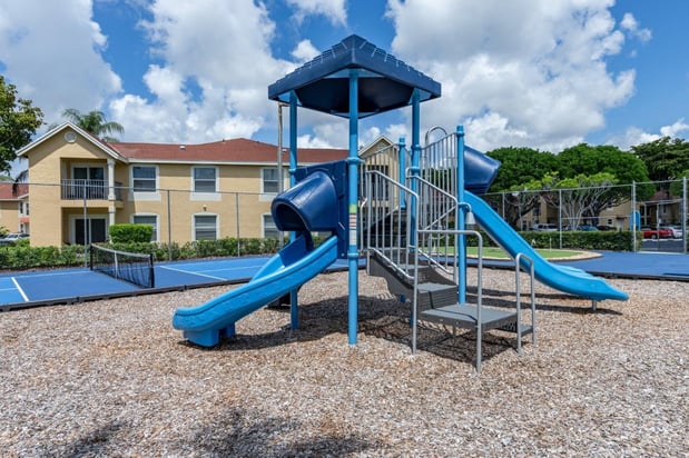 Images Savannah Place Apartments & Townhomes