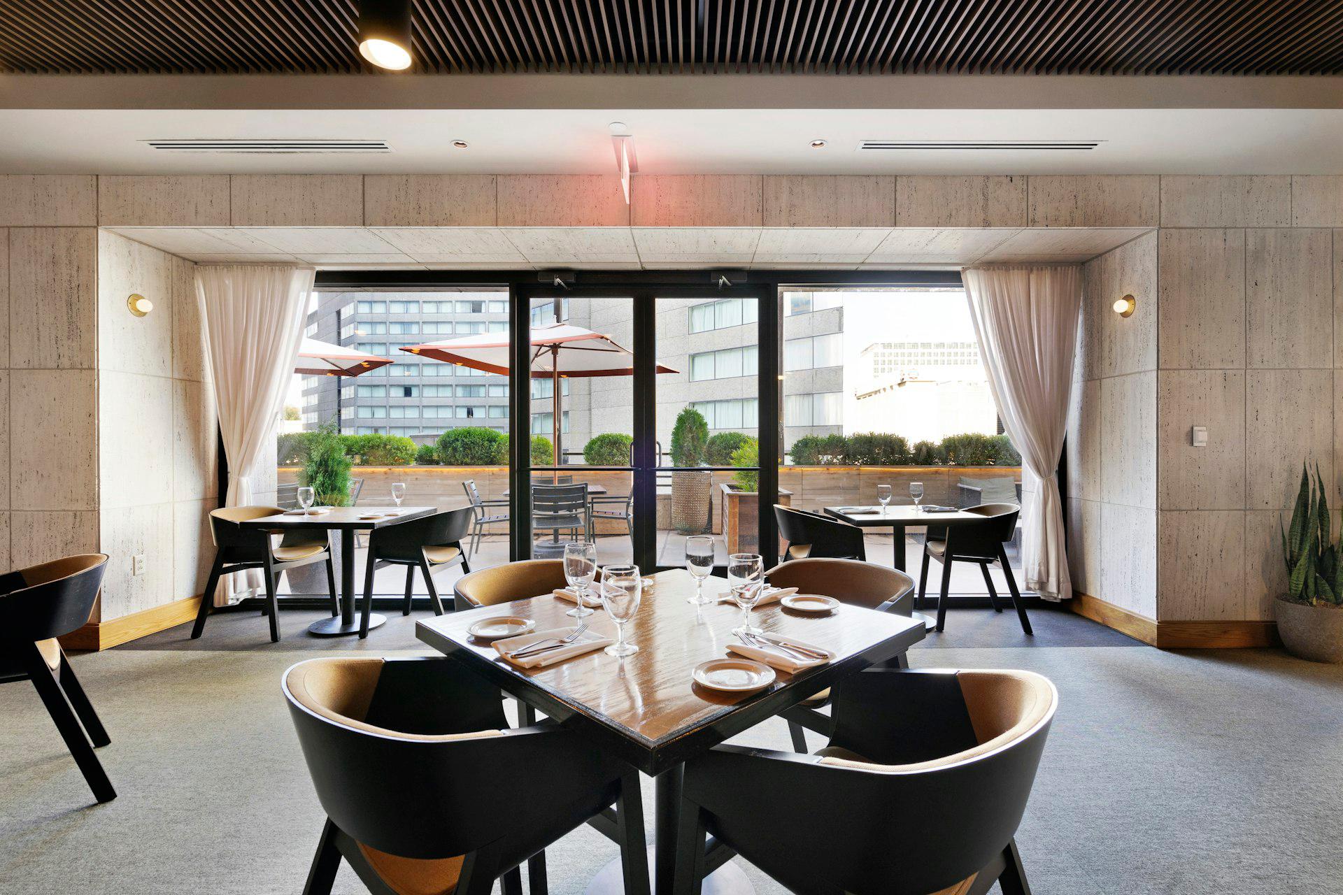 Elegant dining room in downtown Nashville