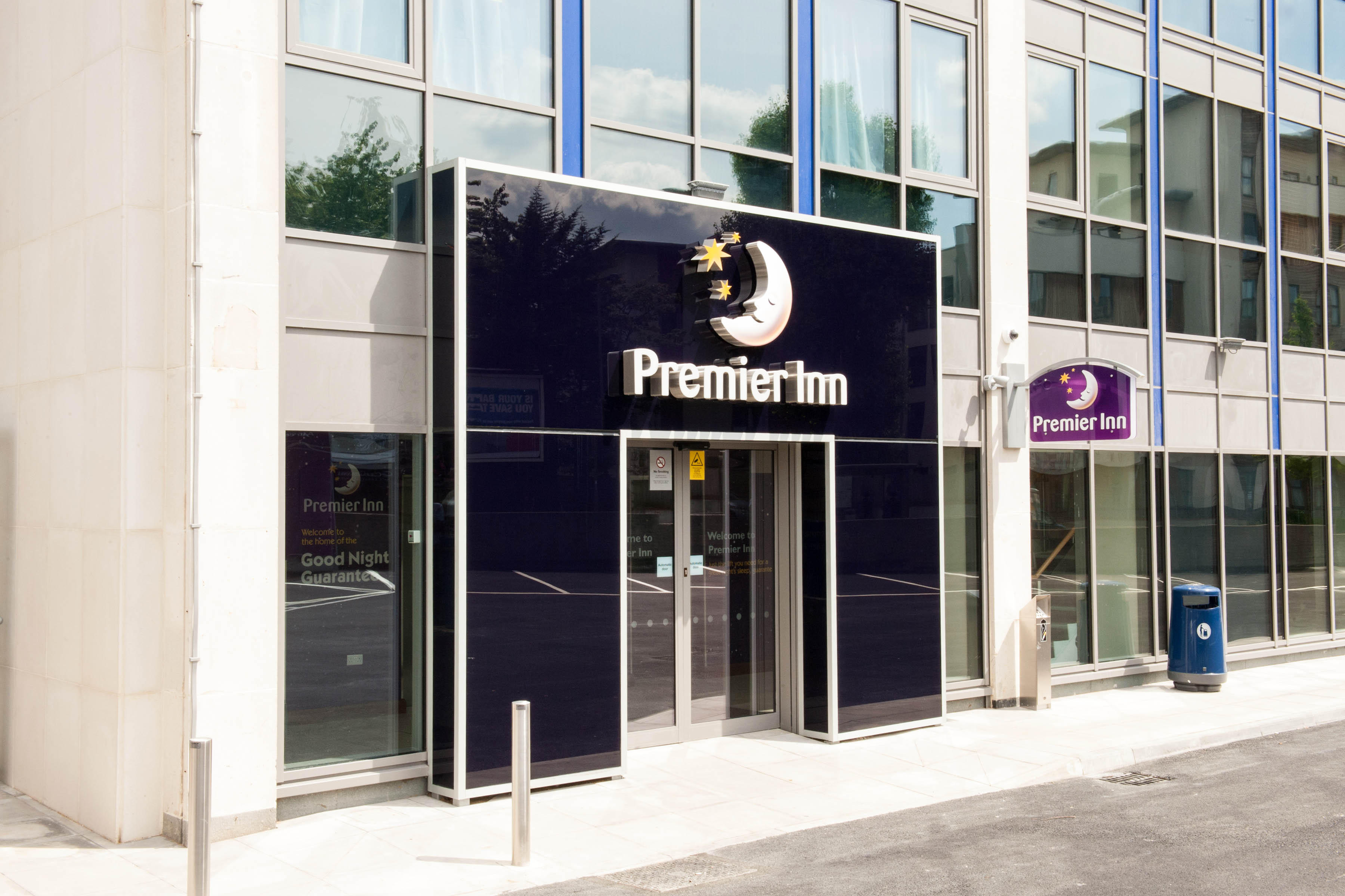 London Hendon (The Hyde) Premier Inn London Hendon (The Hyde) hotel London 03333 219324