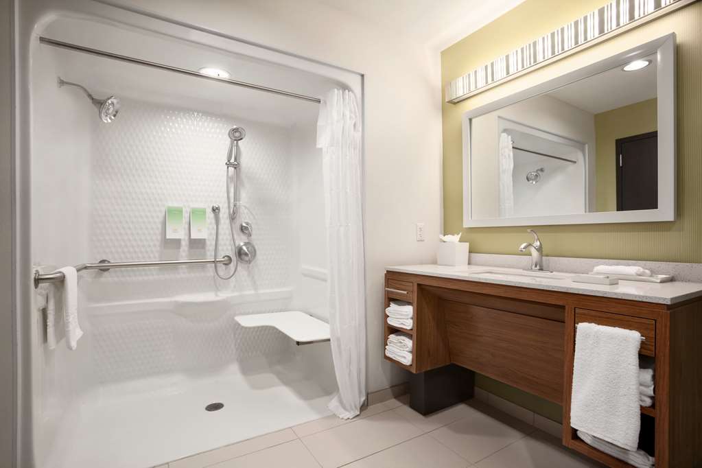 Guest room bath