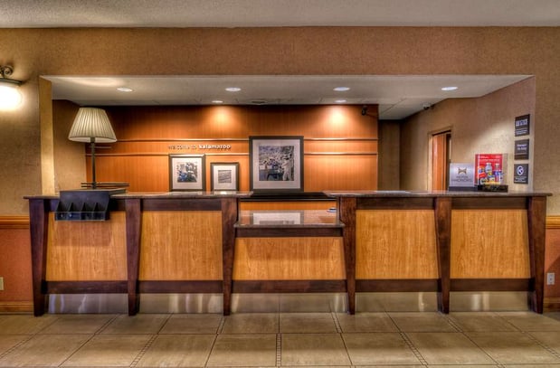 Images Hampton Inn & Suites Kalamazoo-Oshtemo