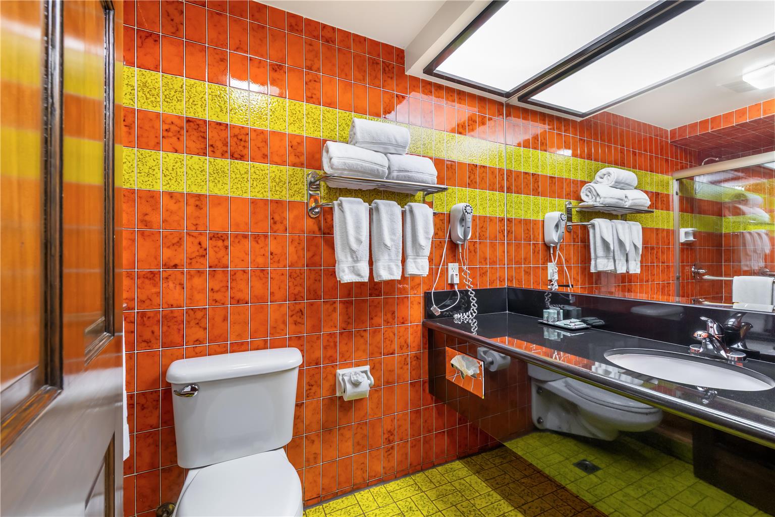 Double Queen Bathroom - Balcony