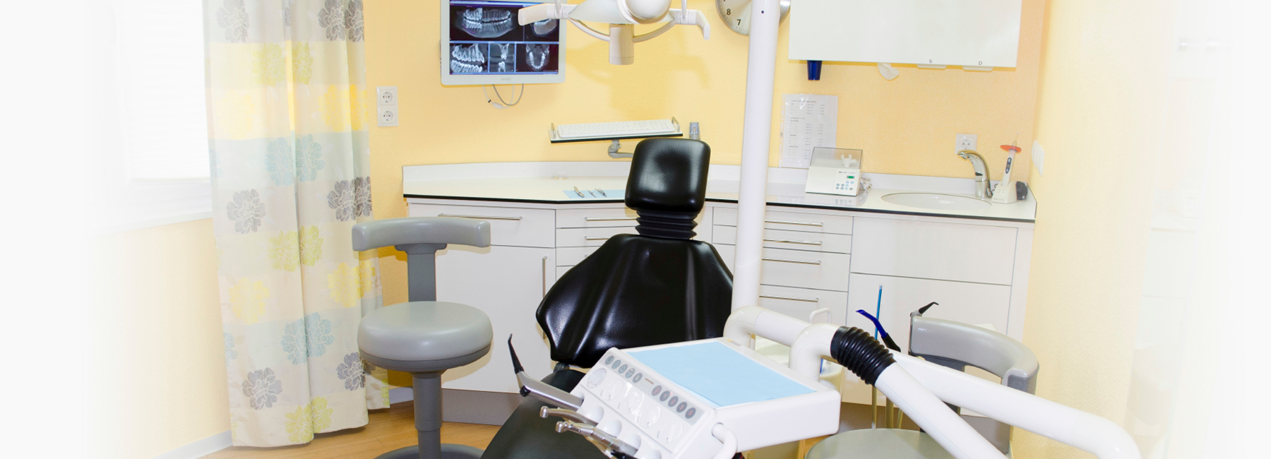 Bilder Zahnarztpraxis Dr. Peter und Katrin Bastobbe
