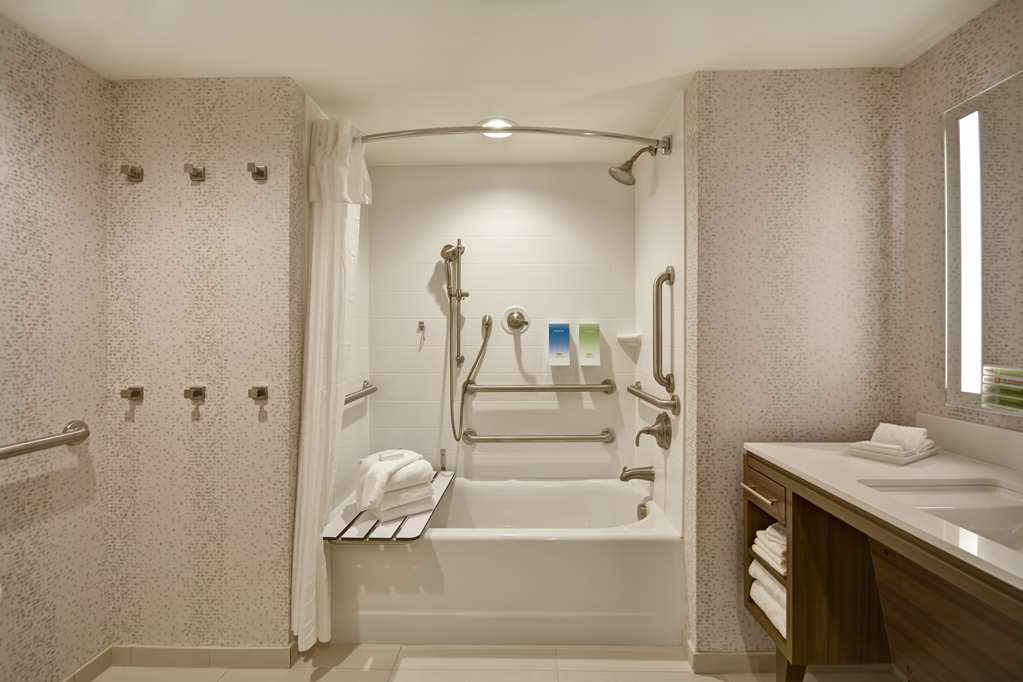 Guest room bath