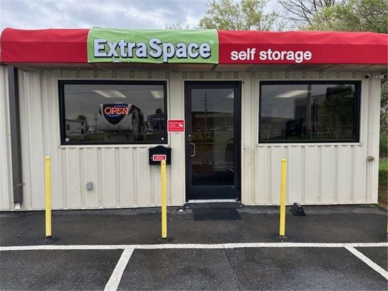 Beauty Image - Extra Space Storage at 123 Davis St, Portland, TN 37148