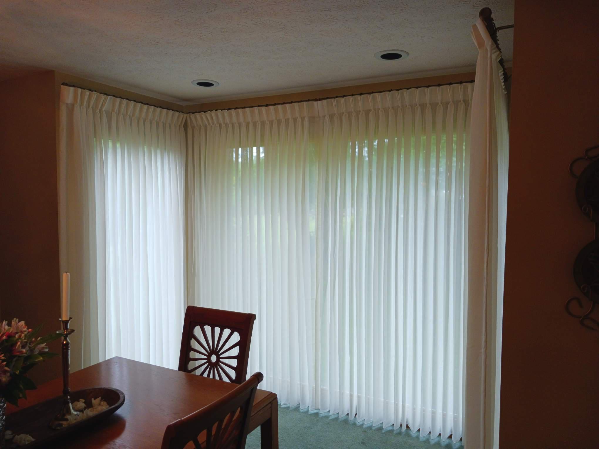 Retain outward visibility while diffusing light with our gorgeous collection of Sheer Drapes in Knox Budget Blinds of Knoxville & Maryville Knoxville (865)588-3377
