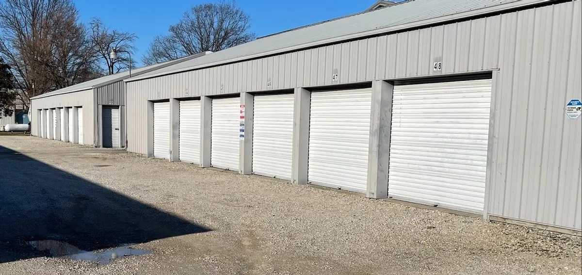 Drive up self storage units near DASCO Home Medical Equipment - Shelbyville