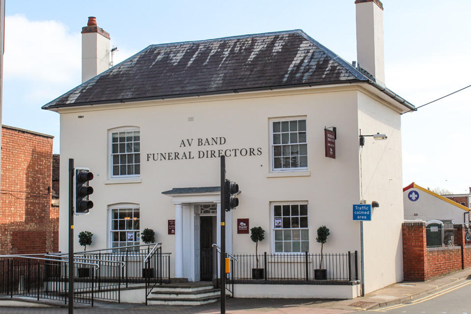 A V Band Funeral Directors Worcester 01905 947272