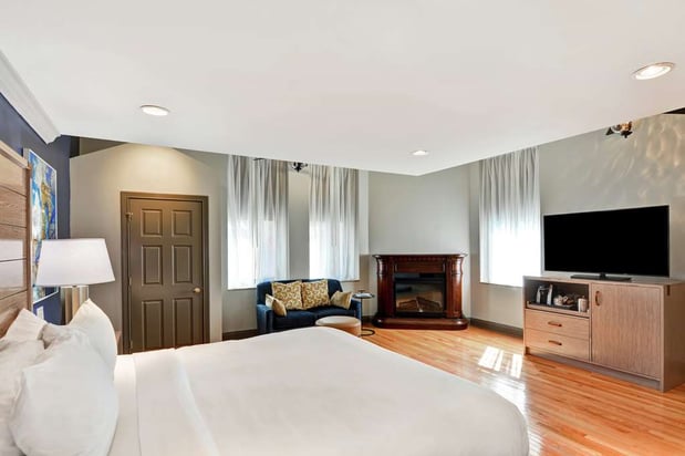 Images The Cincinnatian Hotel, Curio Collection by Hilton