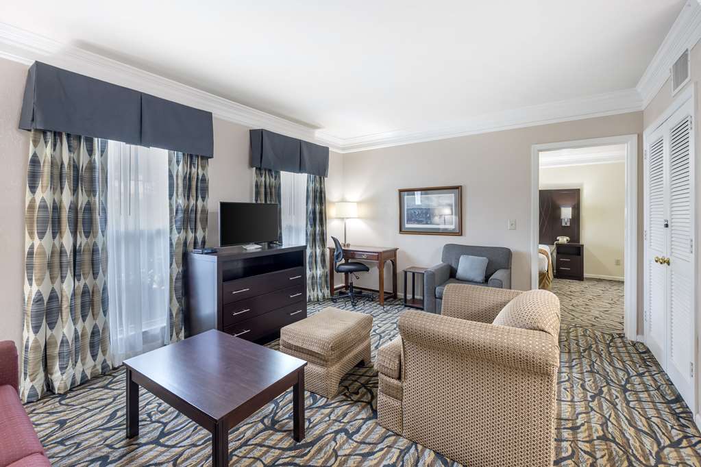 King Suite w/ Kitchenette
