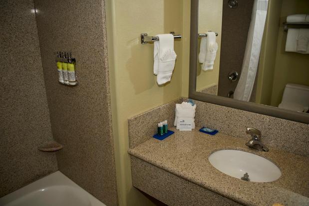 Images Holiday Inn Express & Suites Vacaville, an IHG Hotel