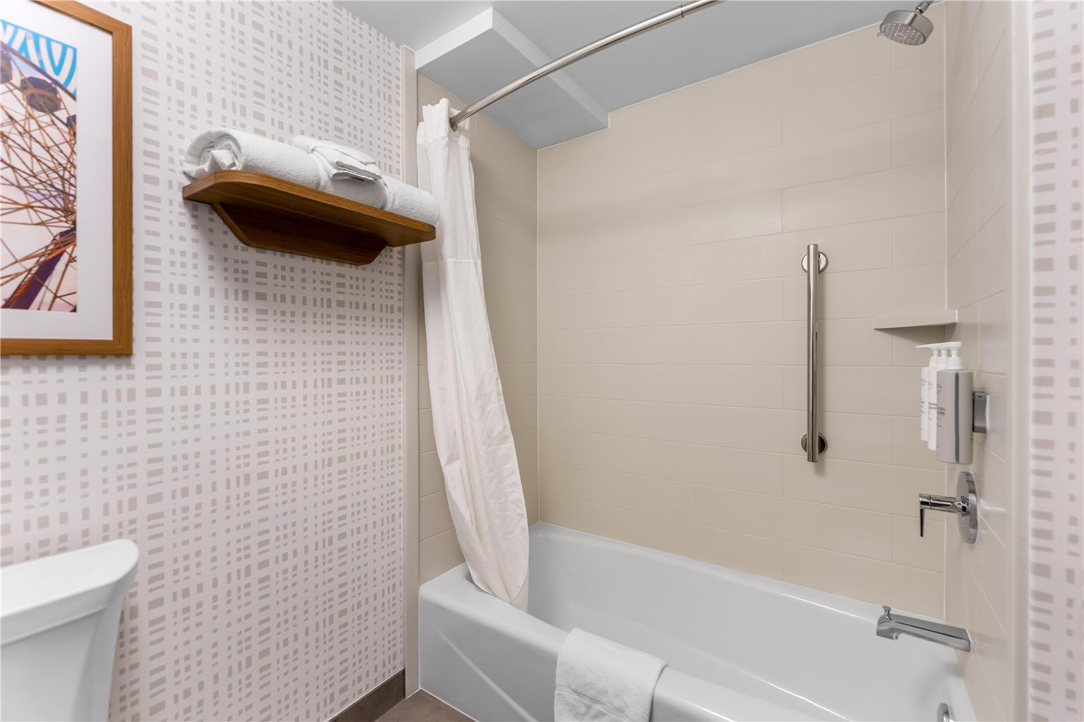Guest room bath