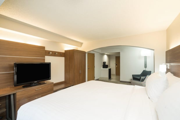 Images Holiday Inn Express & Suites Louisville East by IHG