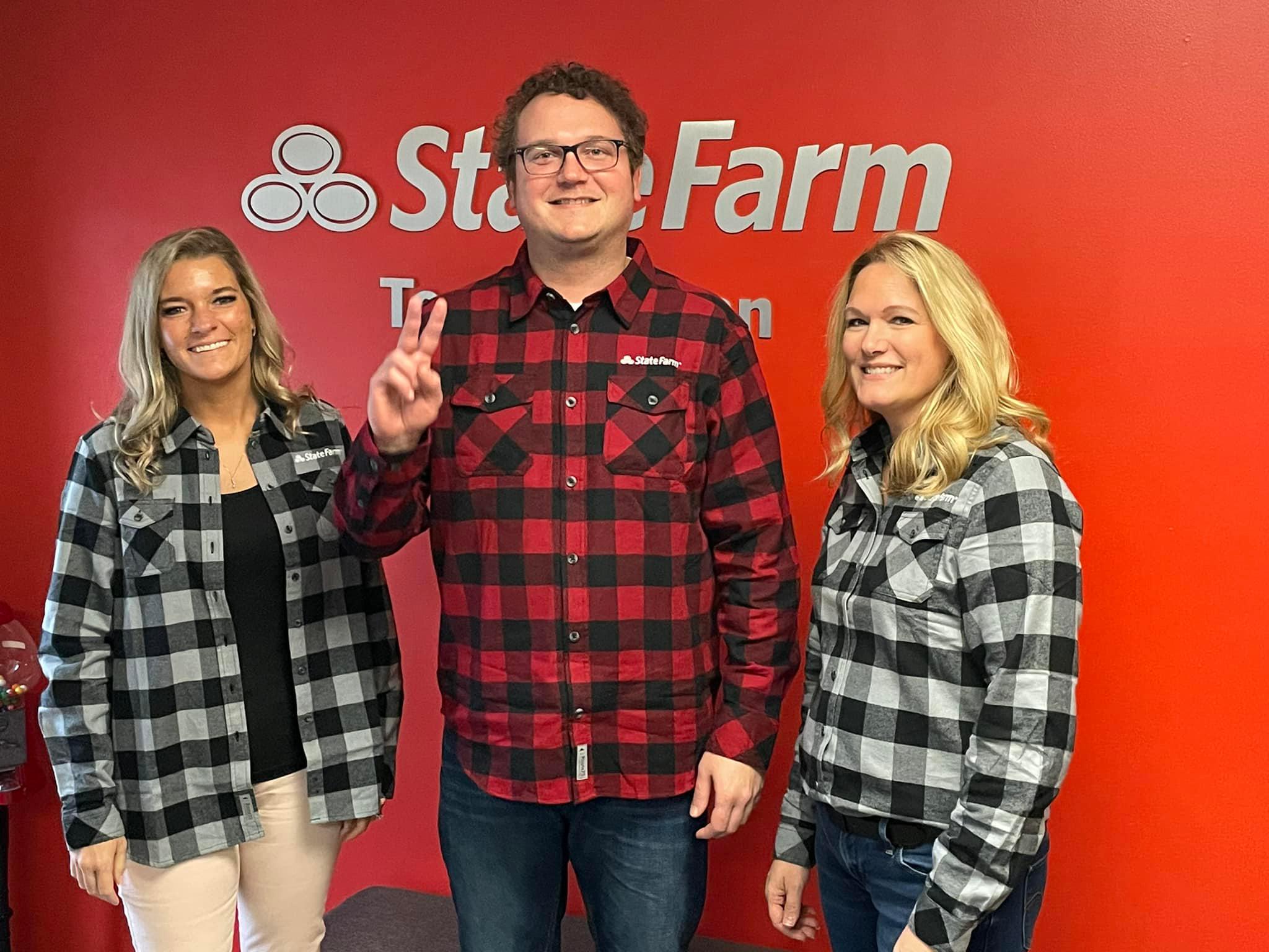   Flannel Fridays!!!!!   If your looking to save money on car and home insurance give us a call âï¸  .