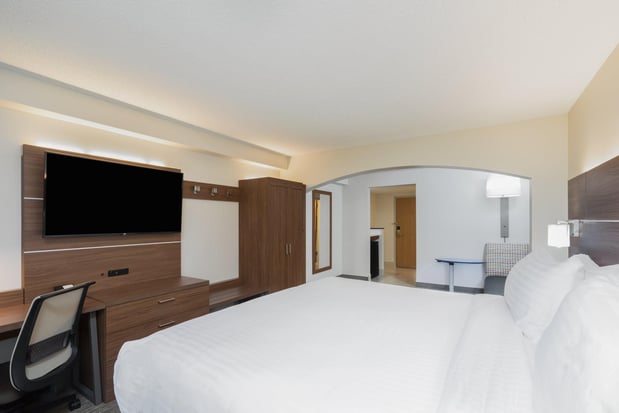 Images Holiday Inn Express & Suites Louisville East by IHG