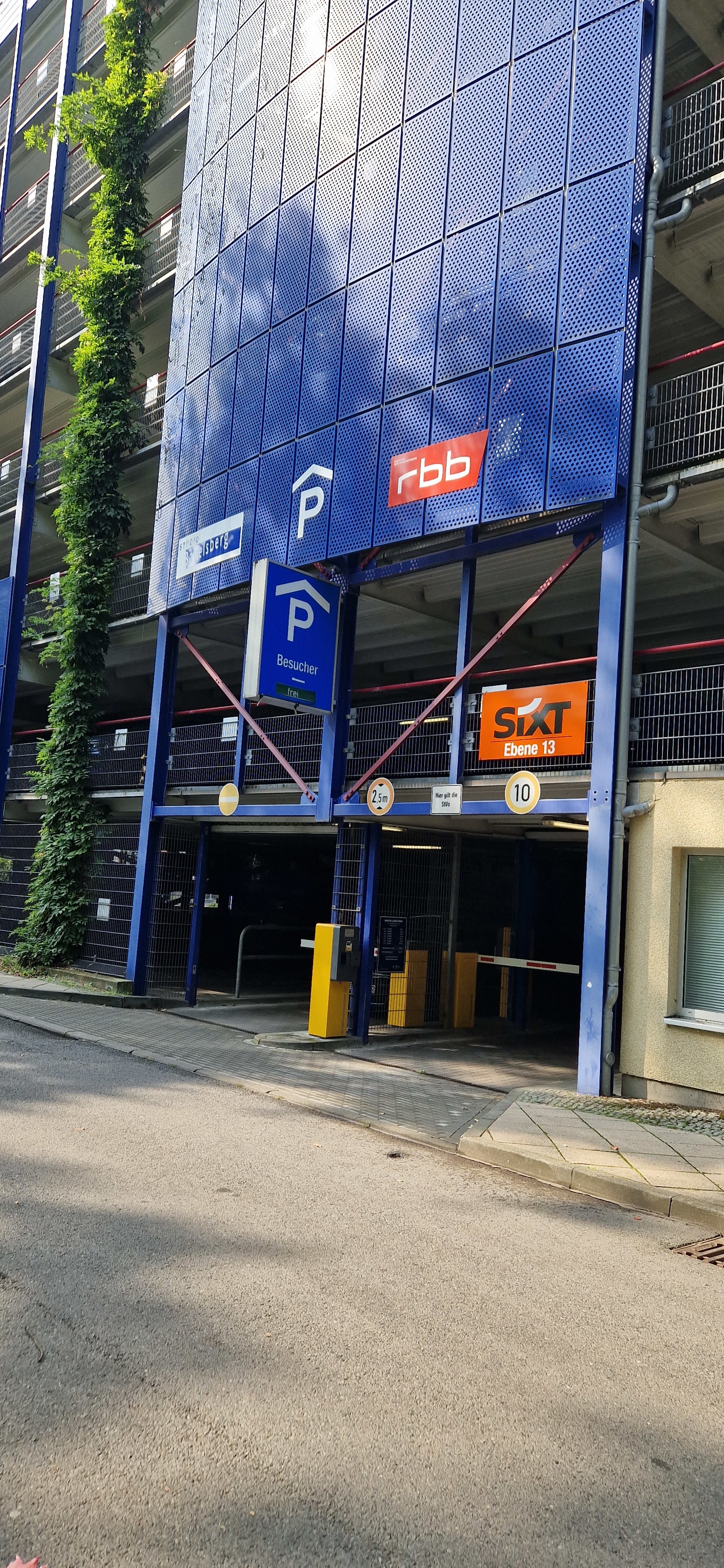 SIXT Autovermietung Potsdam, August-Bebel-Str. 79 in Potsdam-Babelsberg