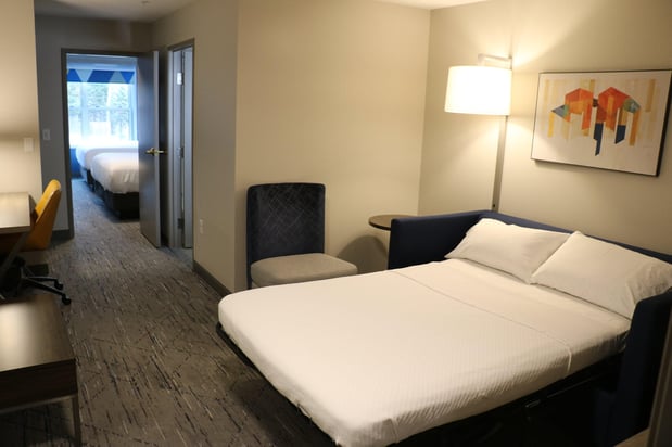 Images Holiday Inn Express & Suites Marquette by IHG