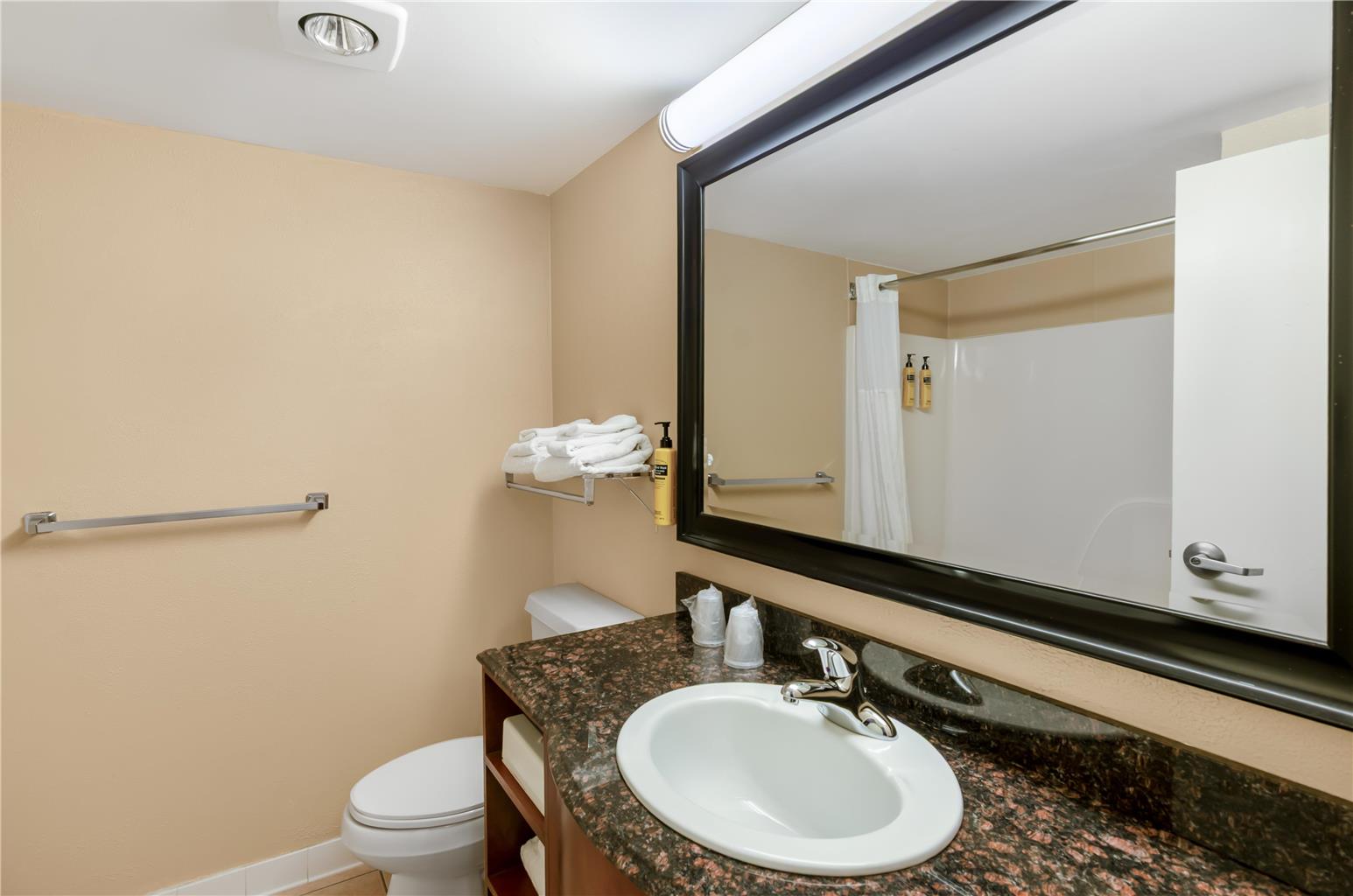 Queen Bathroom