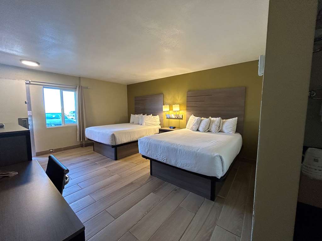 Double Queen Guestroom