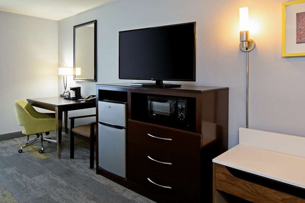 Images Hampton Inn & Suites Bakersfield/Hwy 58, CA