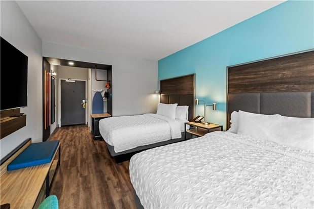 Images Tru by Hilton Kansas City Airport