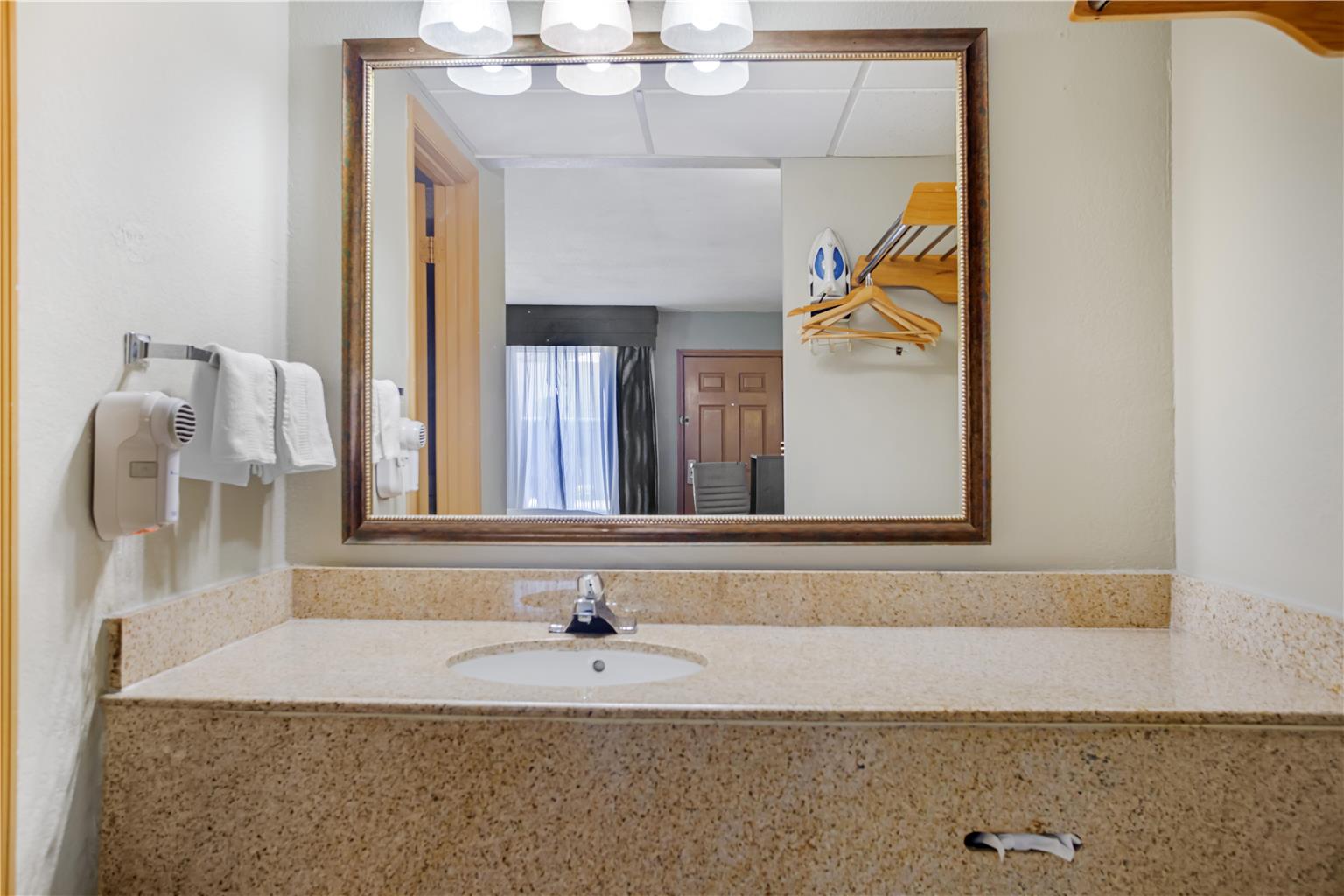 King Bed with Tub