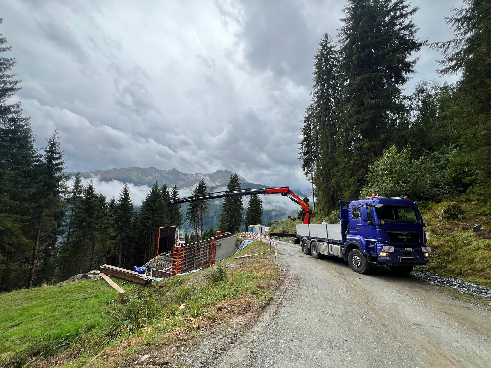 Bilder V & F Cavigelli Transporte AG