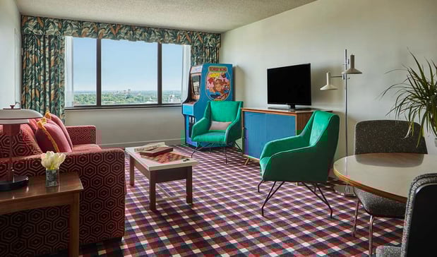 Images Graduate by Hilton Lincoln