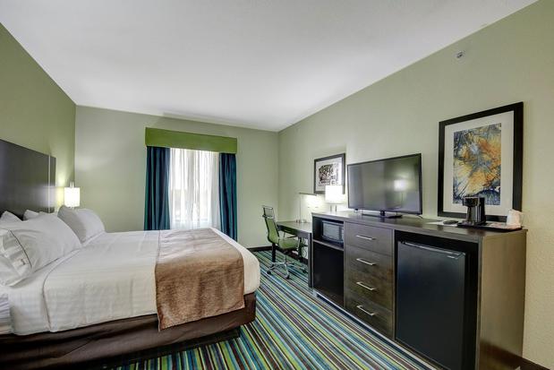 Images Holiday Inn Express & Suites Carrizo Springs by IHG