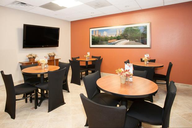 Images Holiday Inn Express Building 107