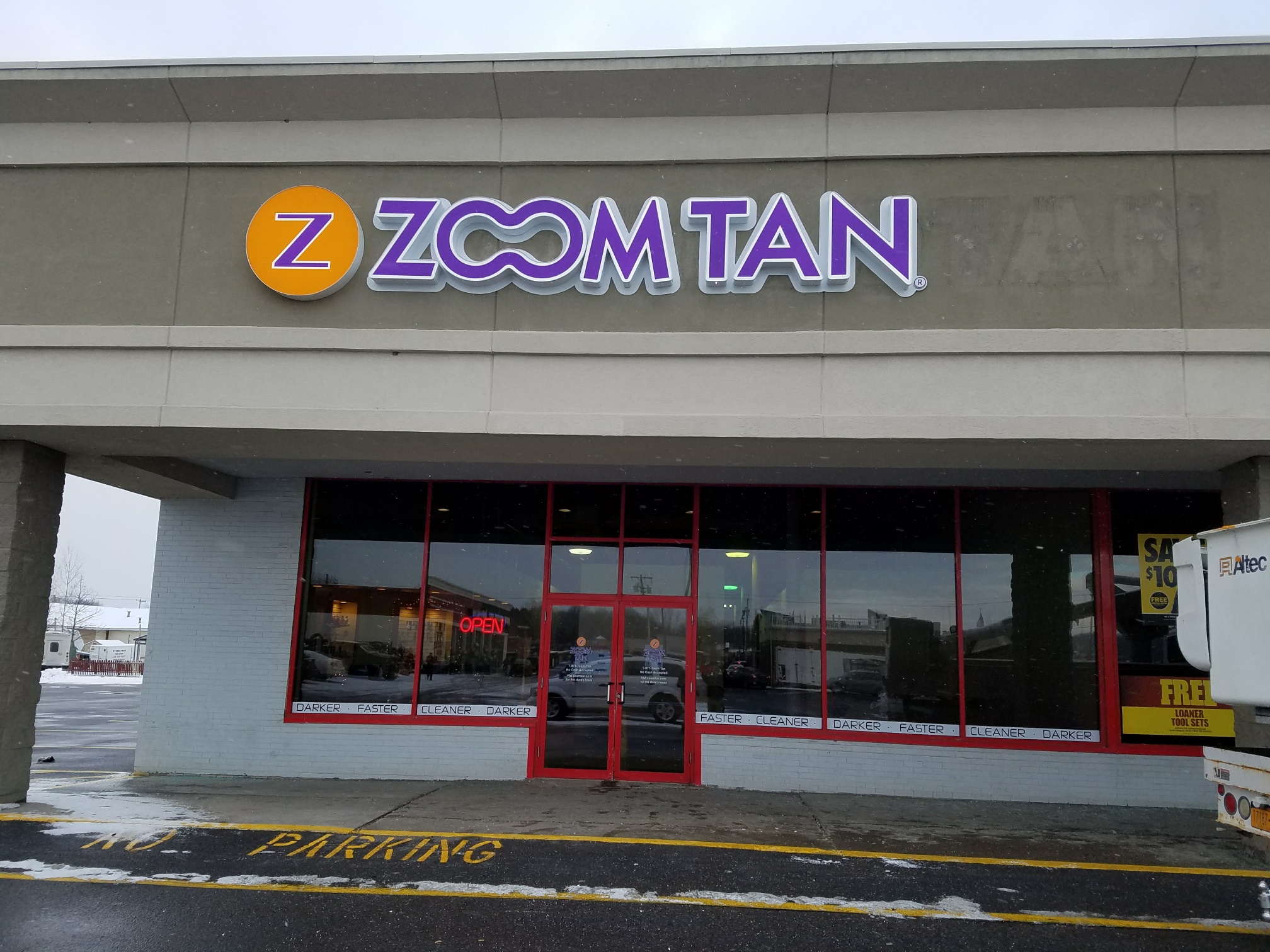 Zoom Tan store front in Johnstown, NY