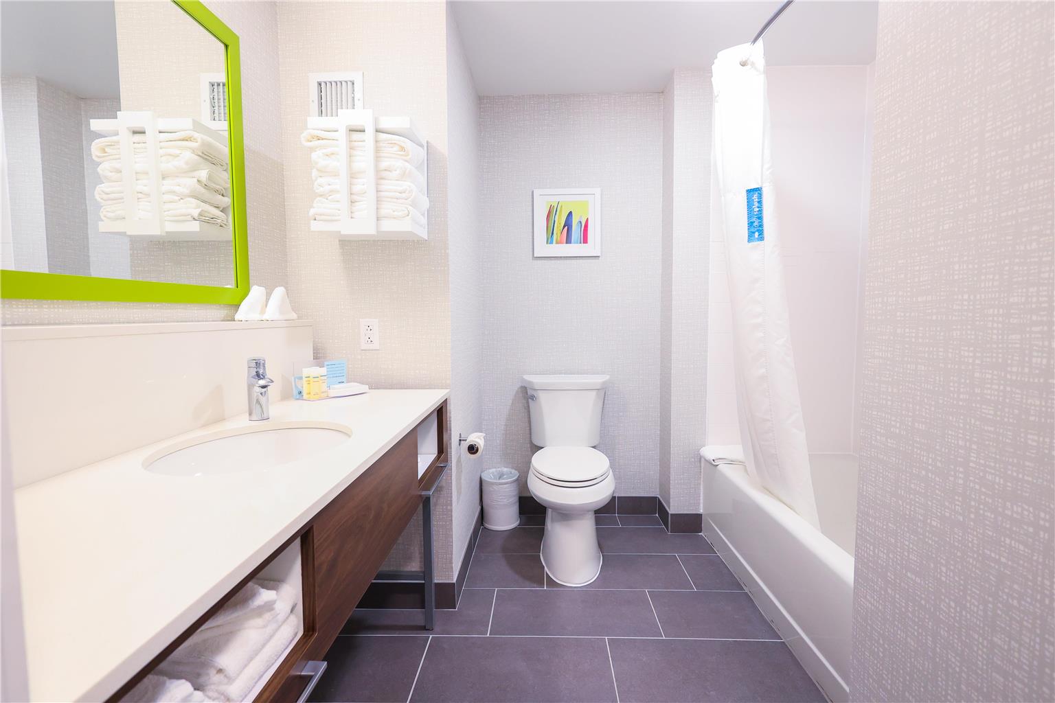 Guest room bath