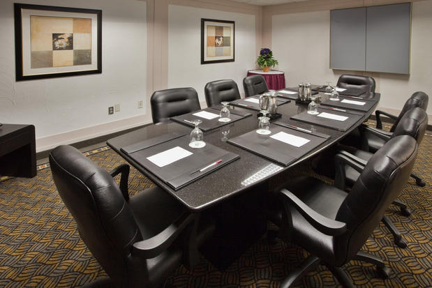 Images Crowne Plaza Virginia Beach Town Center by IHG