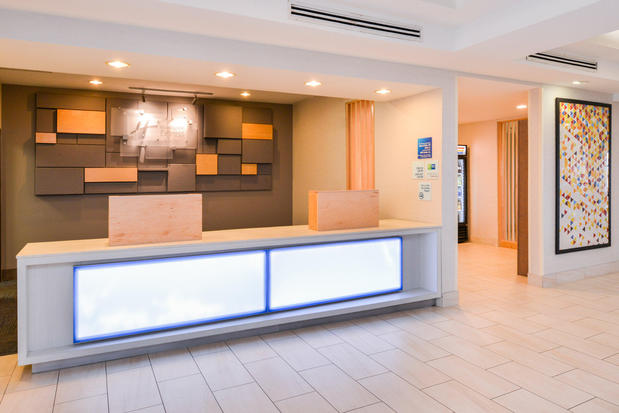 Images Holiday Inn Express & Suites Parkersburg - Mineral Wells, an IHG Hotel