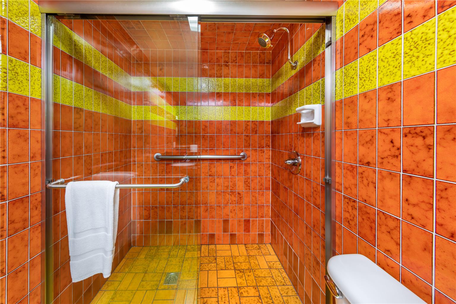 Double Queen Bathroom - Balcony