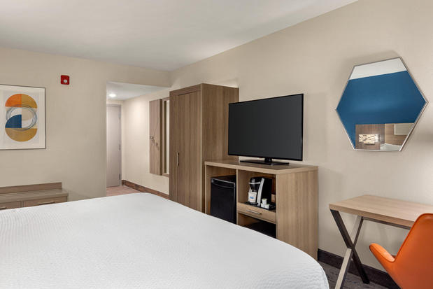 Images Holiday Inn Express & Suites Evansville Downtown by IHG