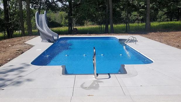 Images Custom Pools and Spas by DeRichie Inc.